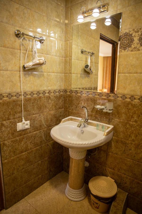 Family Hotel Kolorit Old Tbilisi Eksteriør billede